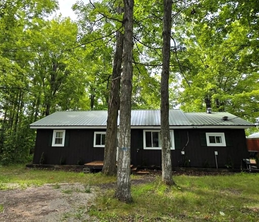 17985 Hackett Lake Highway, Onaway