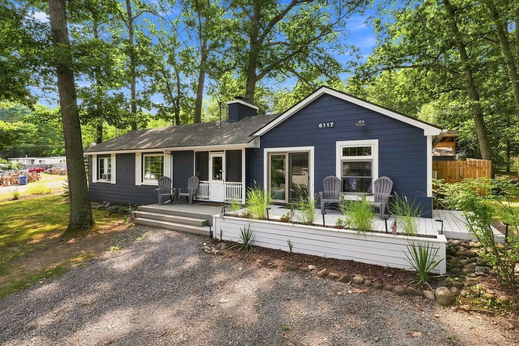 6117 W Higgins Lake Drive, Roscommon