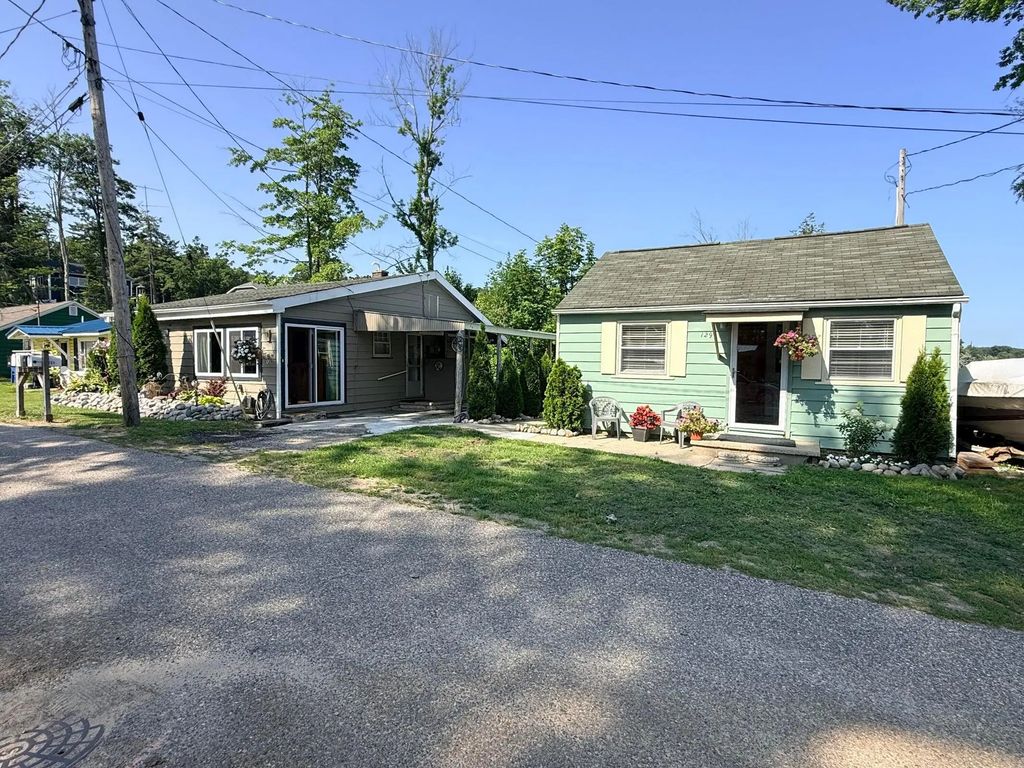 129 Tin Pan Alley, Houghton Lake