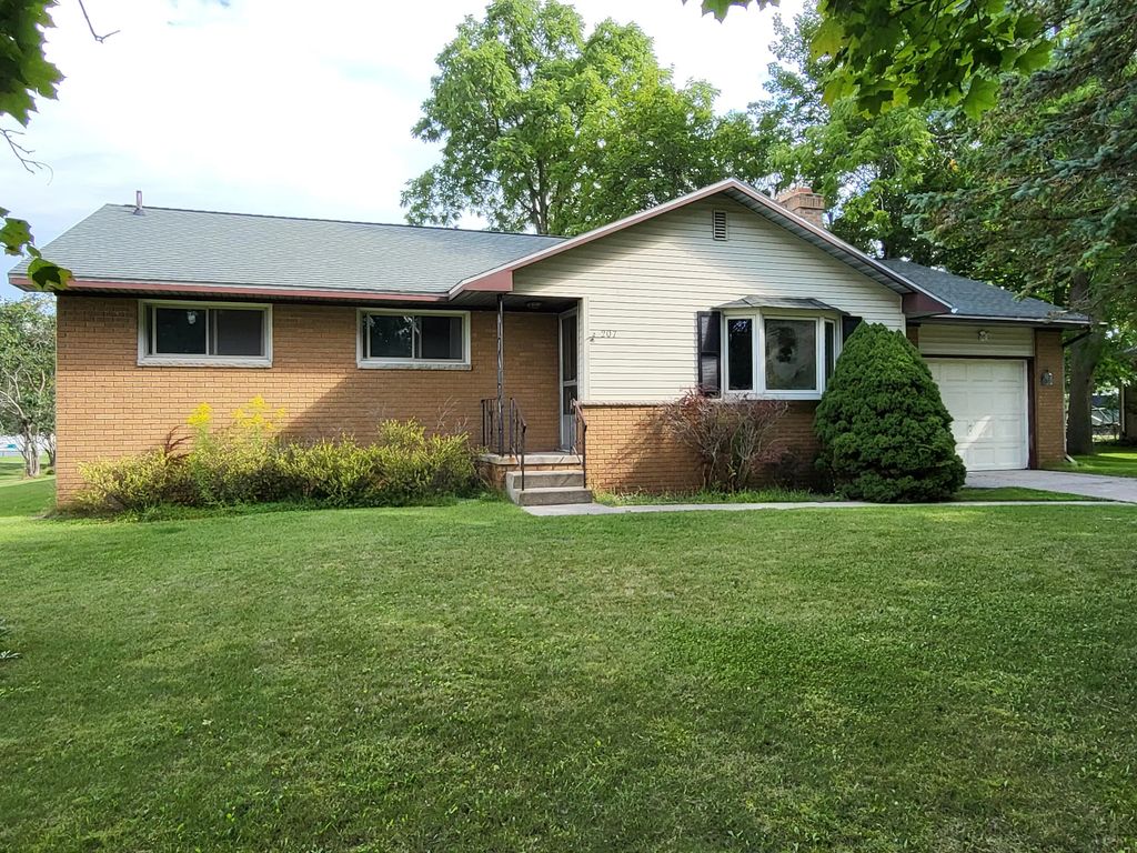 207 Sunset Boulevard, Alpena