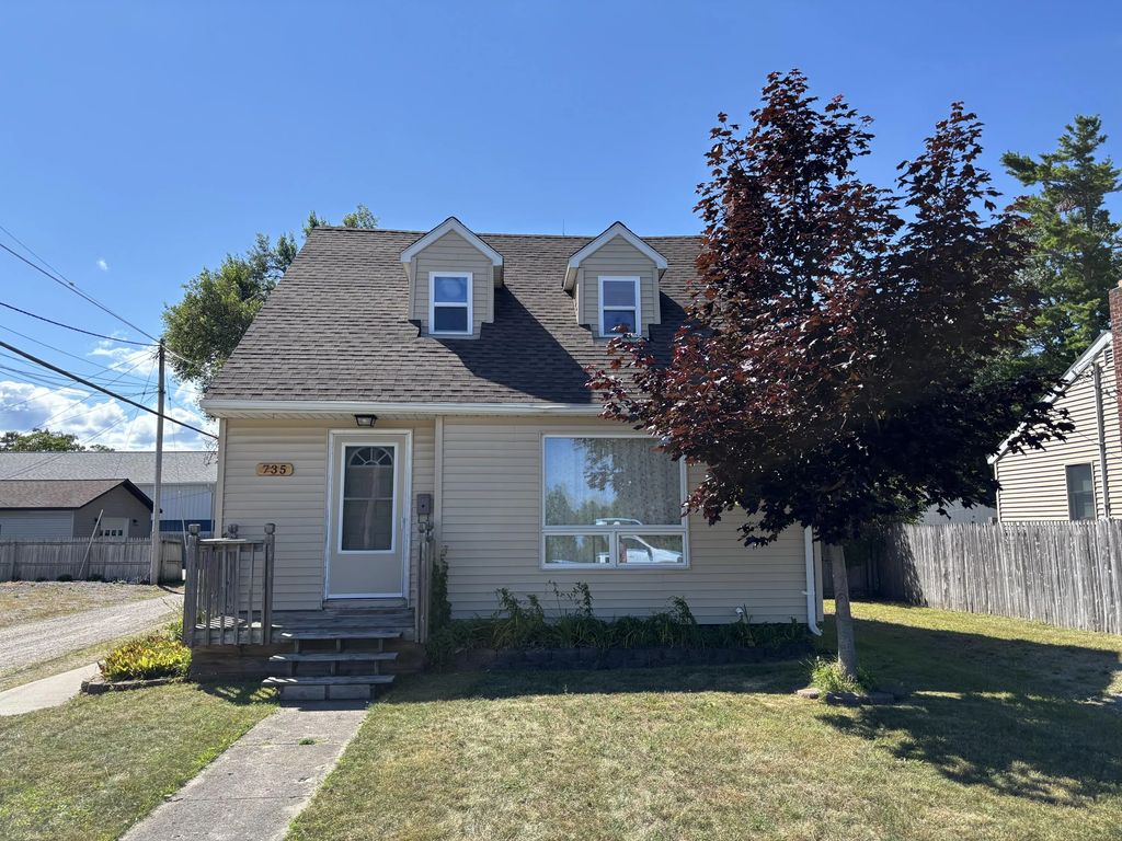 735 Pinewood Avenue, Rogers City