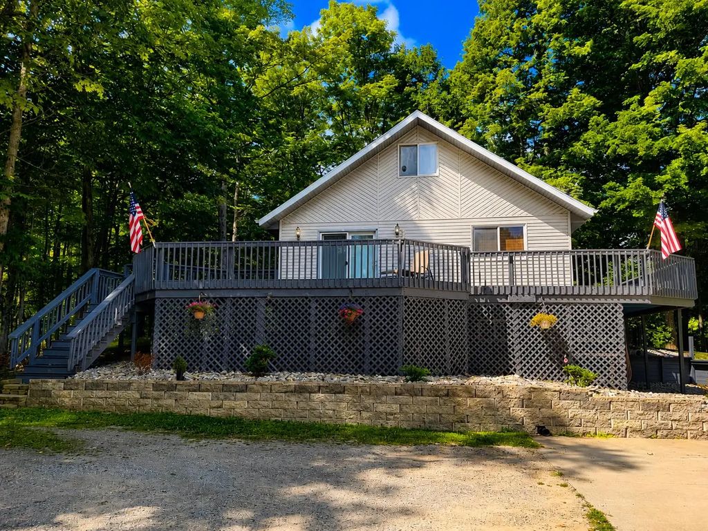 594 Tall Timber Trail, West Branch