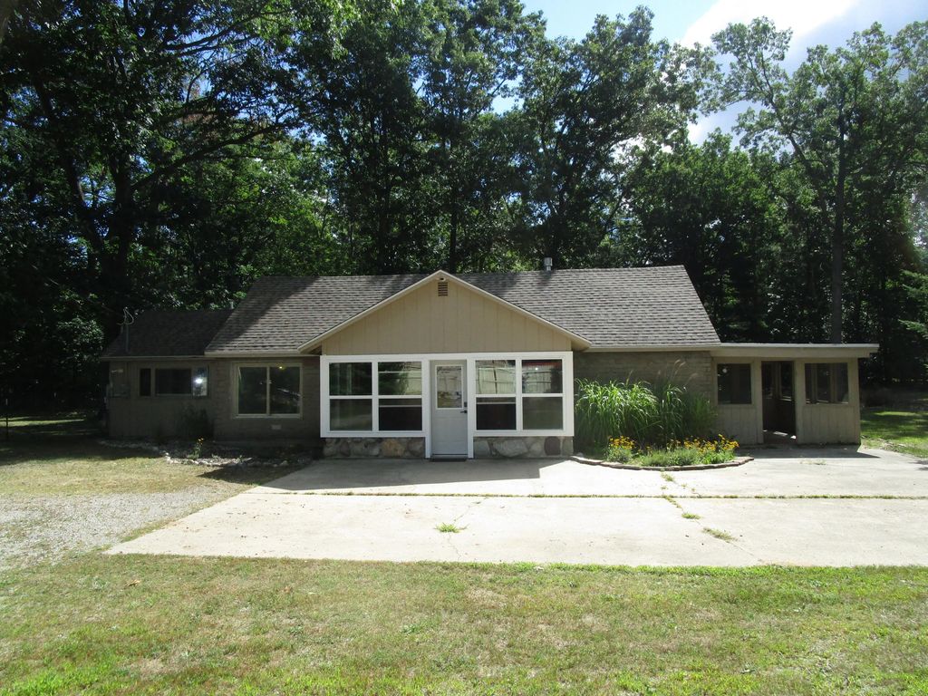4731 S Straits Highway, Indian River