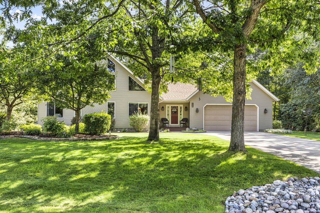 320 Maid Marian Way, Roscommon