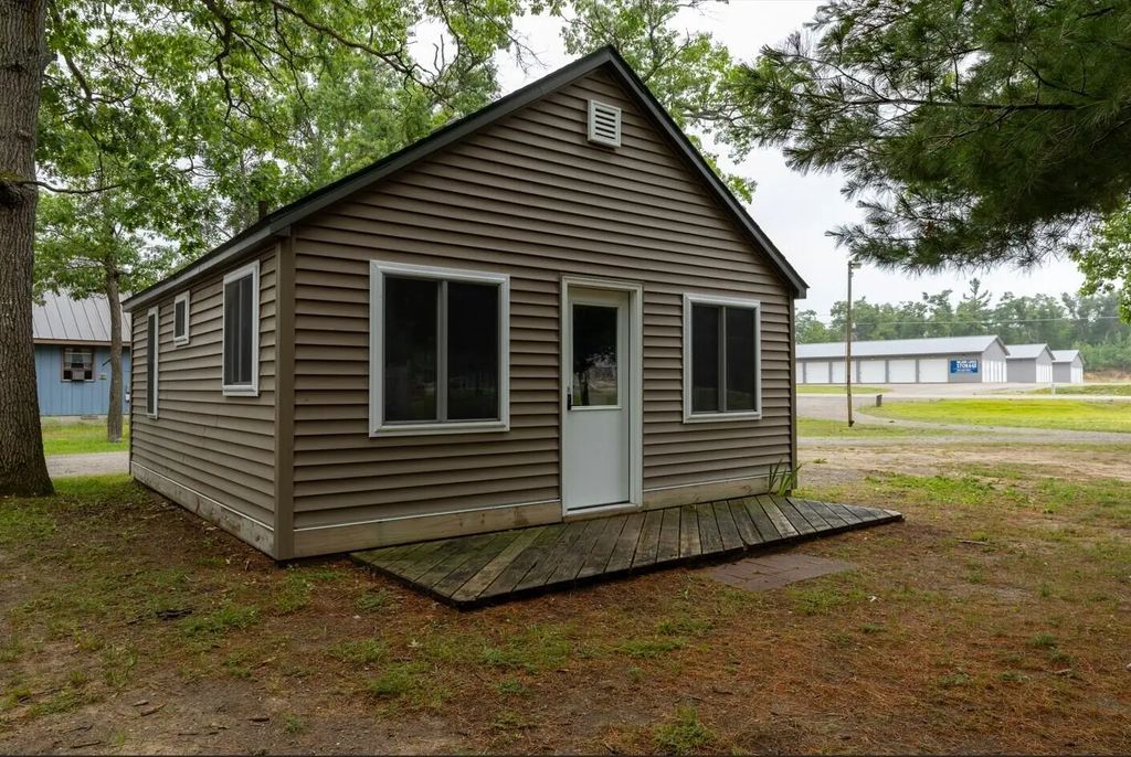 5115 S Straits Highway Cabin 19, Indian River