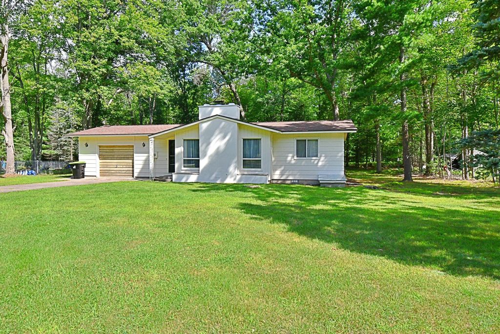 1064 Leeward Lane, St. Helen