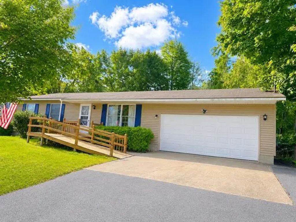 420 Sunset Boulevard, Alpena