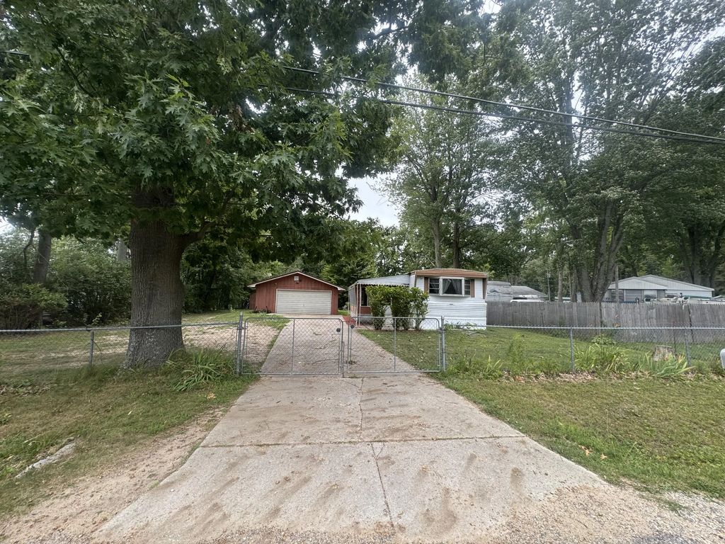 204 Standard Street, Houghton Lake