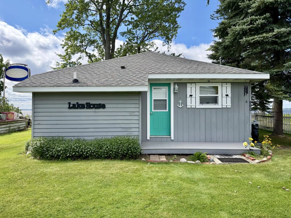229 Lakeview Avenue, Houghton Lake