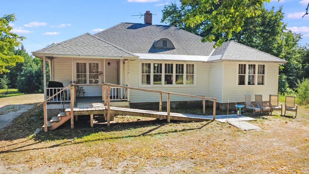 4422 Michigan 75, Walloon Lake