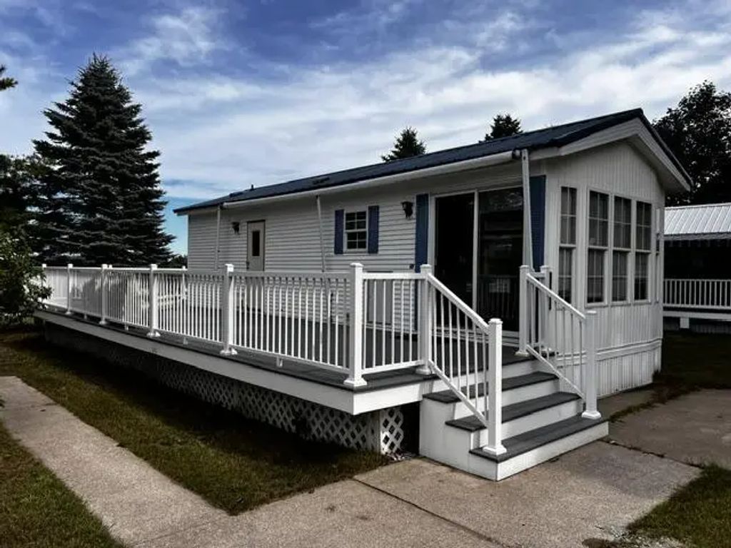 6797 Bianco #88, Alanson