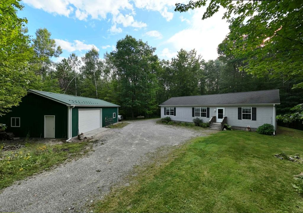 1110 N Hubbard Lake Road, Lincoln