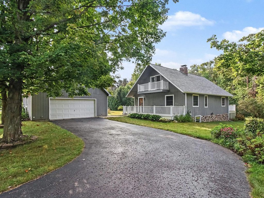 6699 Bay Shore West Drive, Charlevoix