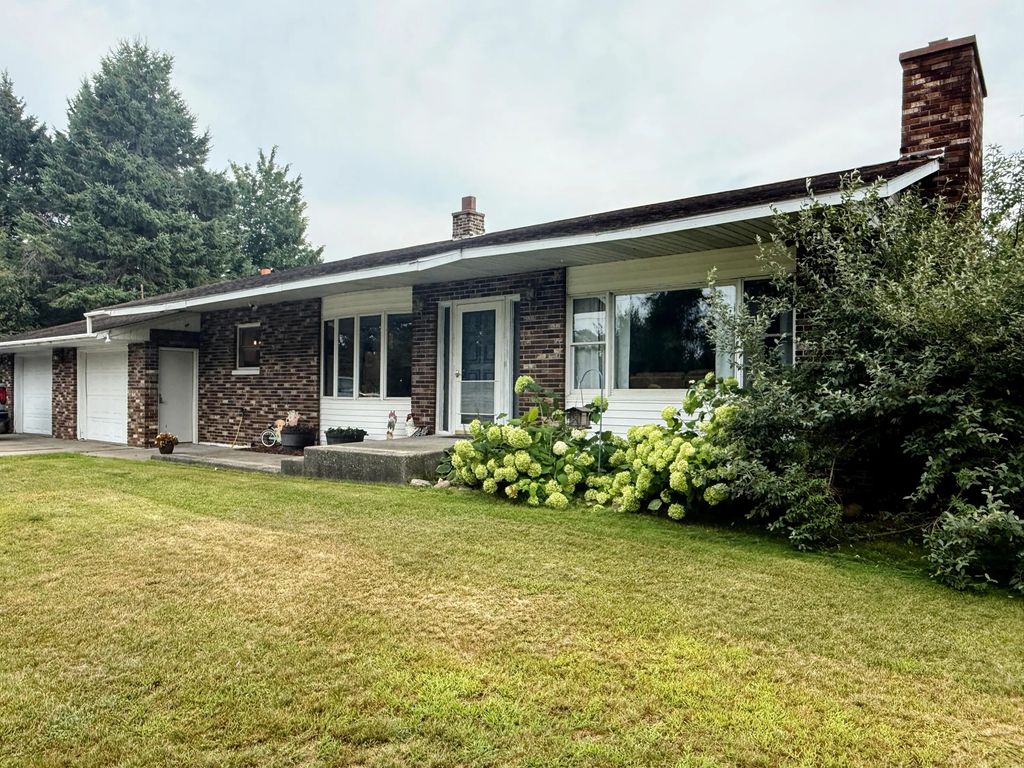 2364 Vanyea Road, Cheboygan
