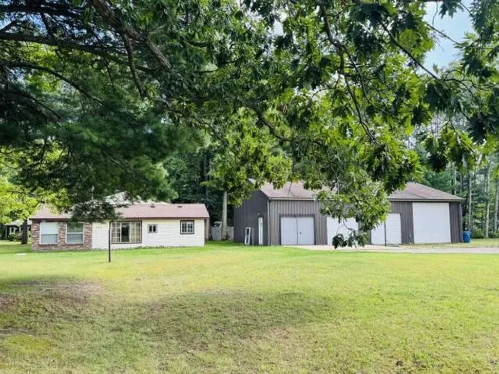5329 S Tower Hill Road, Houghton Lake