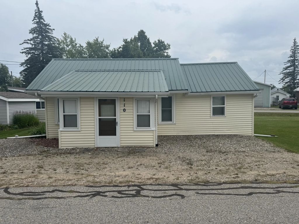 110 Walter Street, Houghton Lake