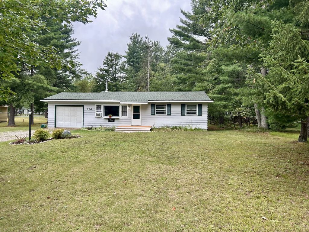 226 Center Drive, Roscommon