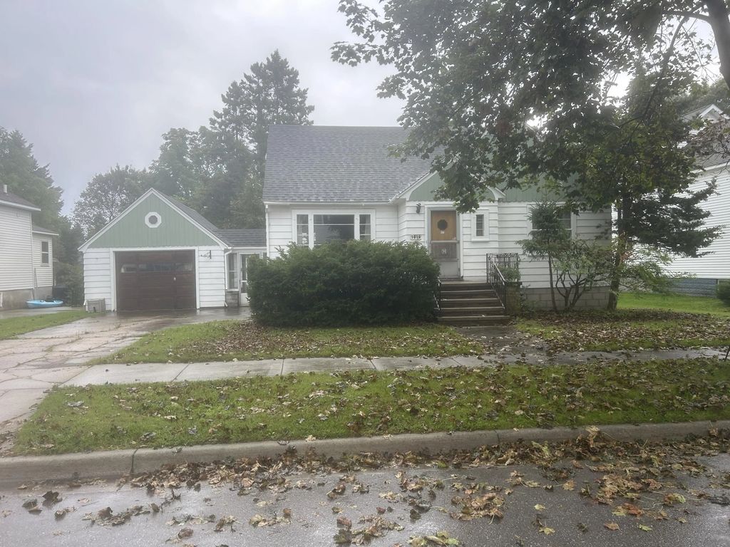 1016 South First Avenue, Alpena