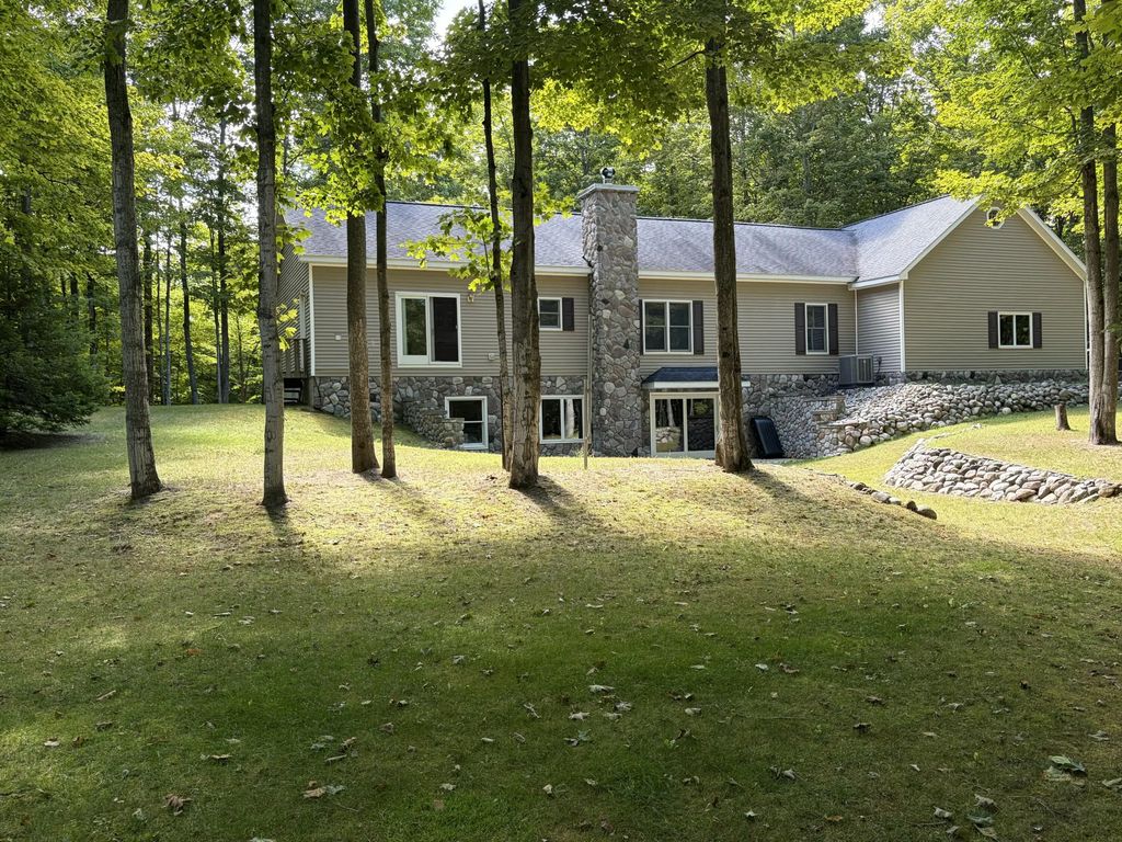 8811 Hebron Town Hall Road, Cheboygan