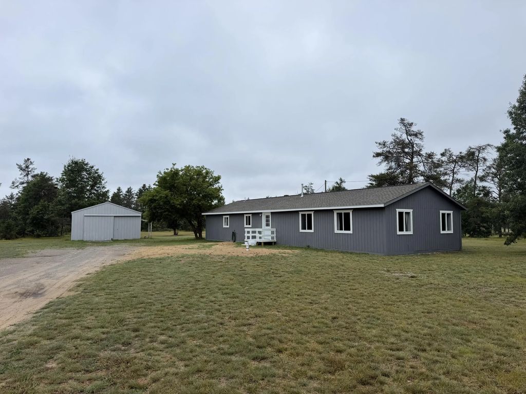 1638 S Stephan Bridge Road, Grayling