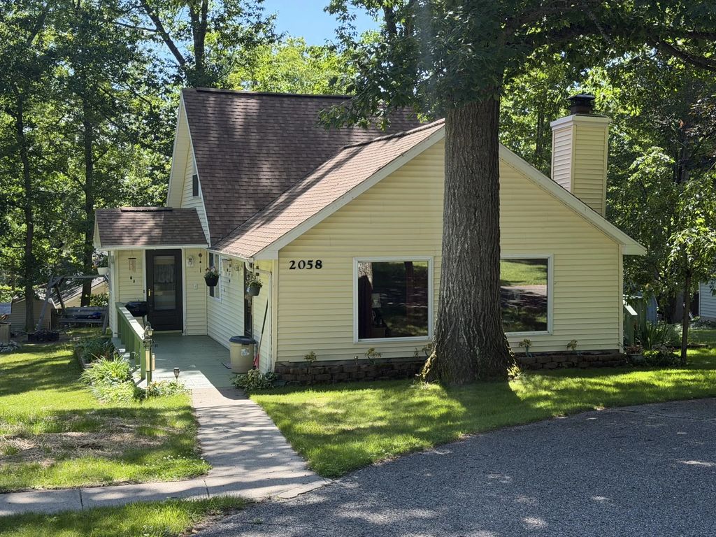 2058 W Higgins Lake Drive, Roscommon