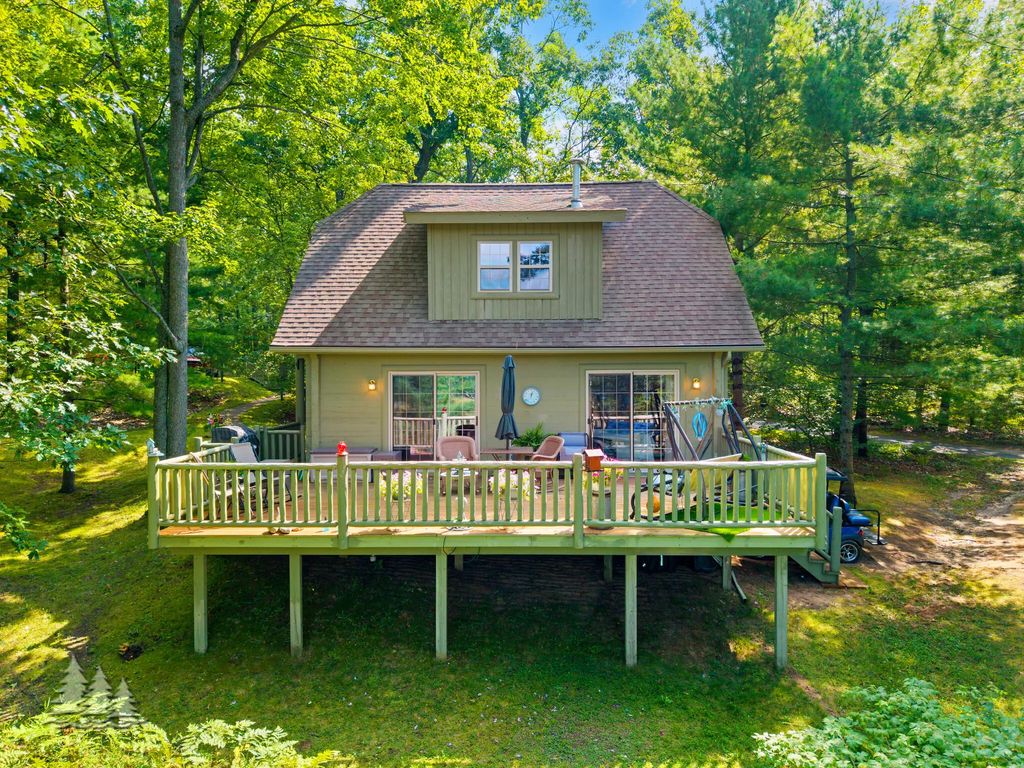 834 Golf Cottage Drive, Lewiston