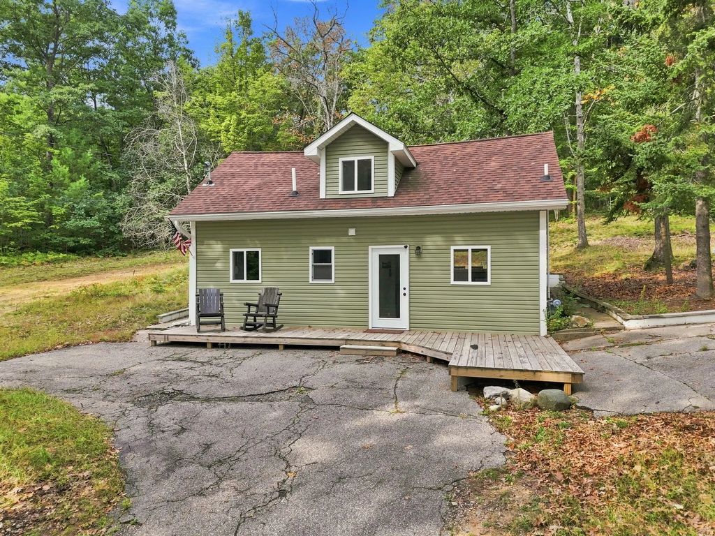 1249 W Higgins Lake Drive, Roscommon