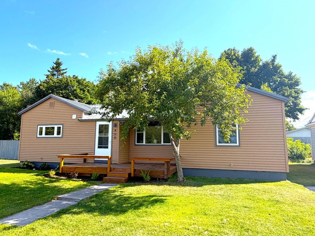 408 E John Street, Newberry
