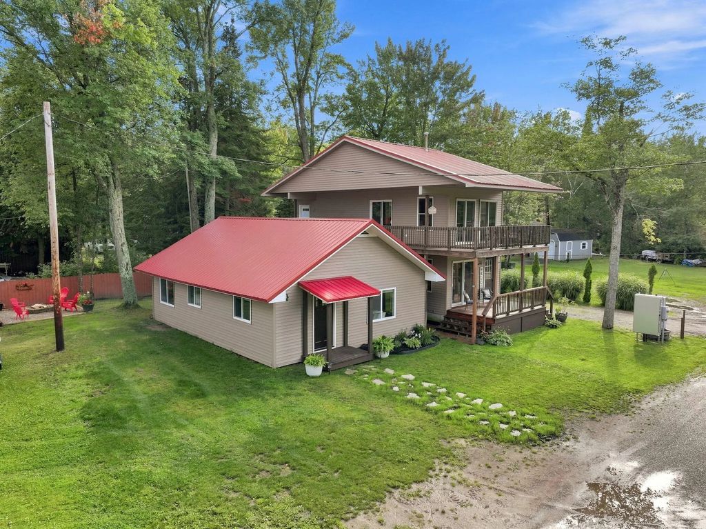 120 Eagle Court, Cadillac