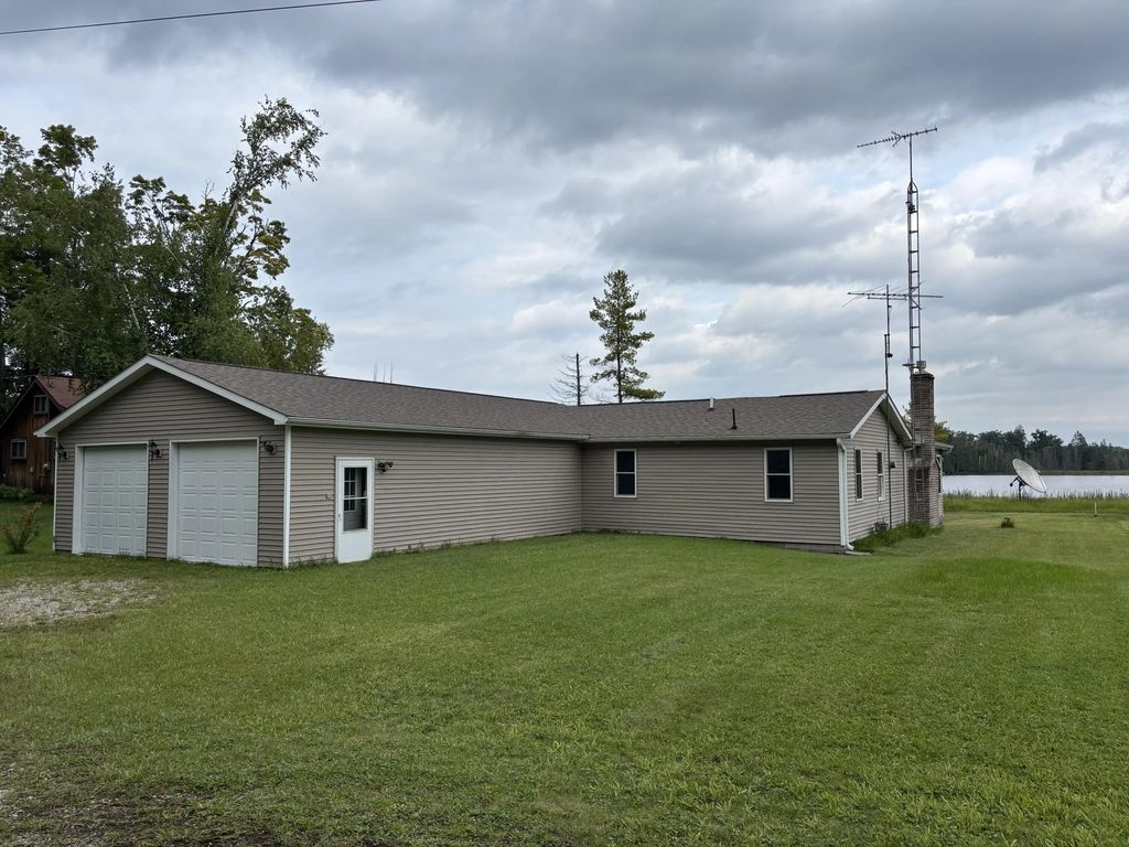 6755 W Kelley Drive, Millersburg