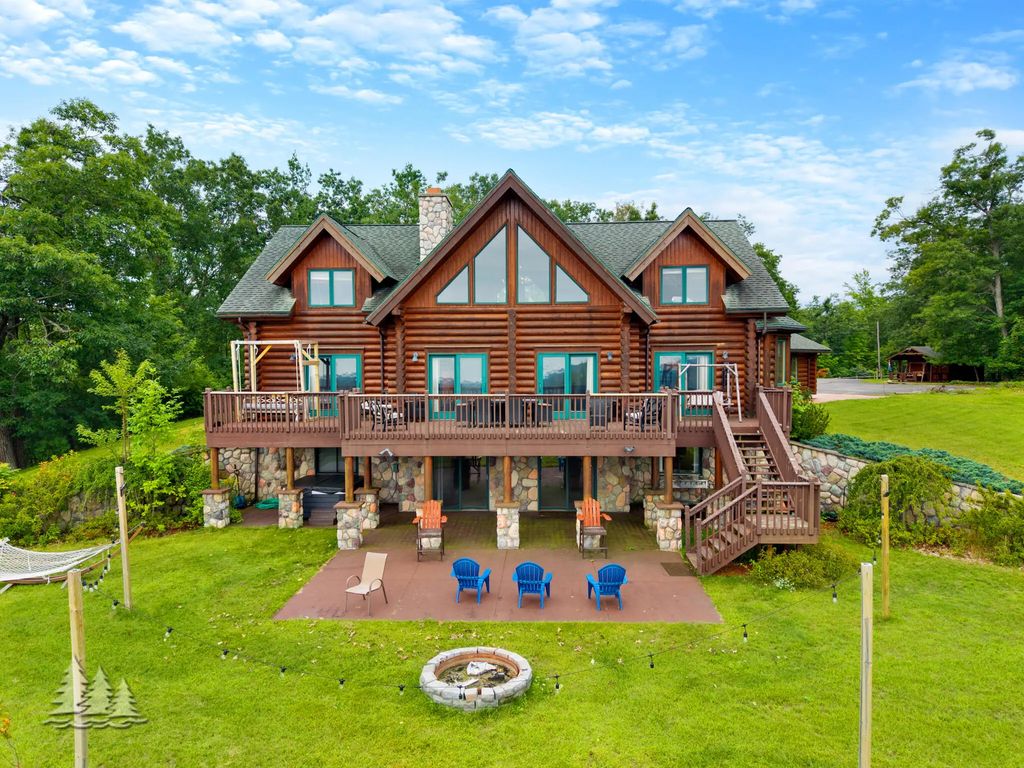 615 W 12th Street, Mio