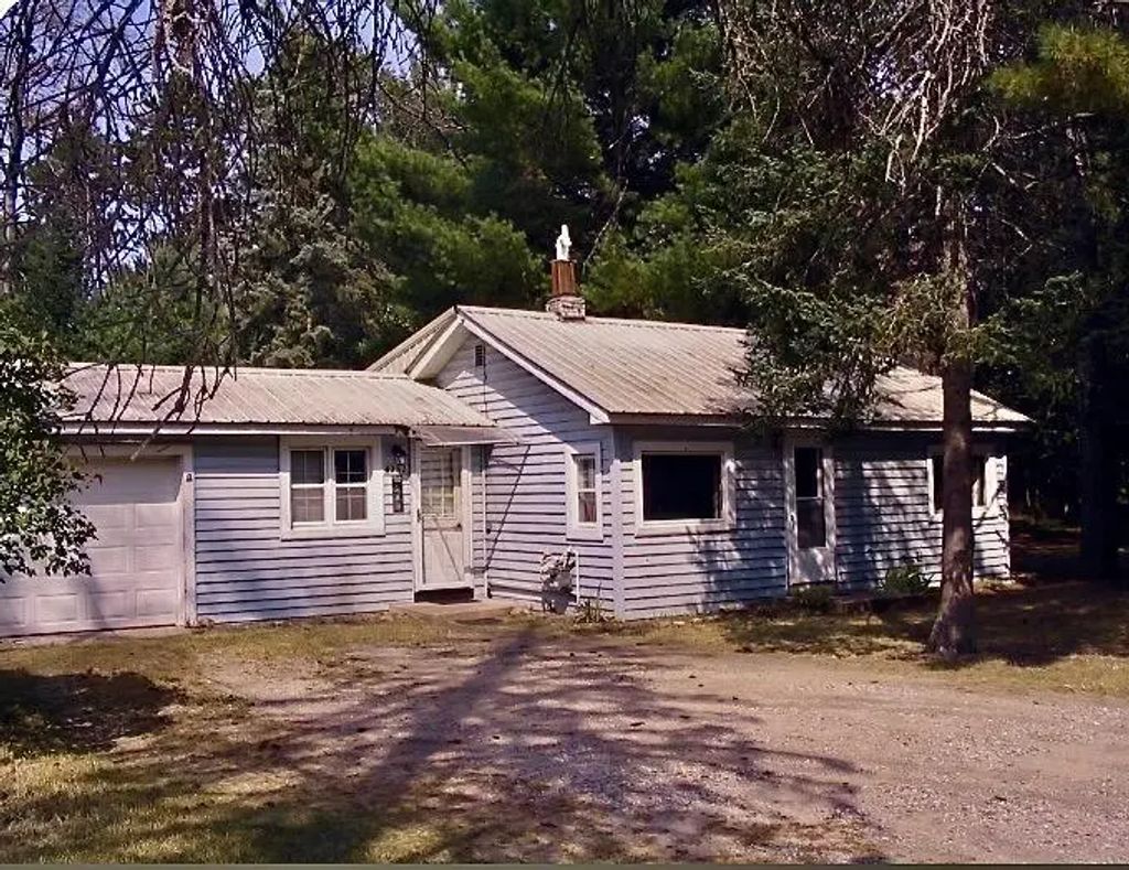 6252 Old Lake Road, Grayling