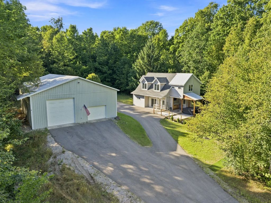 3156 Bowman Road, Alanson