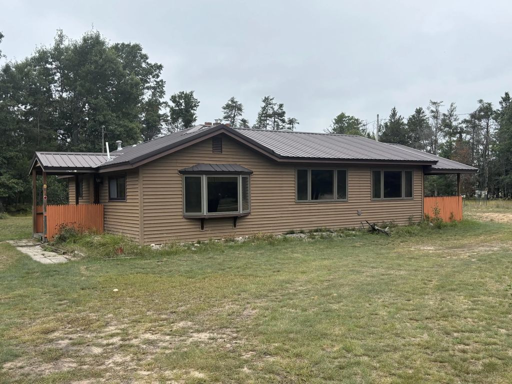 2488 S Horseshoe Trail, Grayling