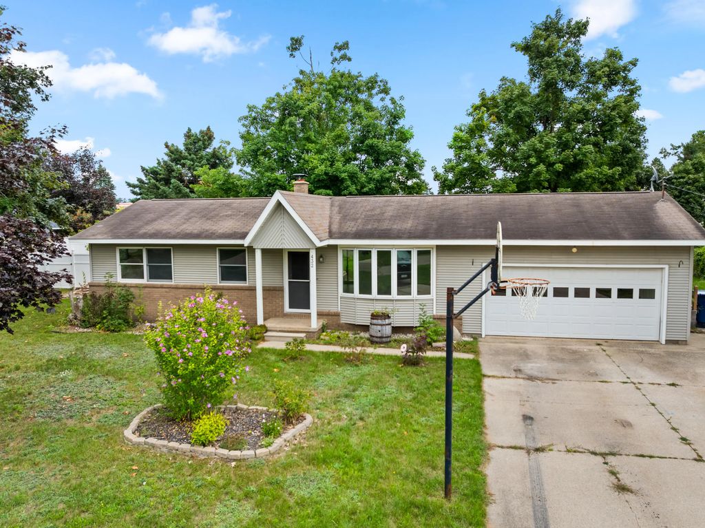 432 West Street, Gaylord