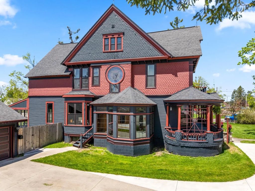 221 N Center Avenue, Gaylord