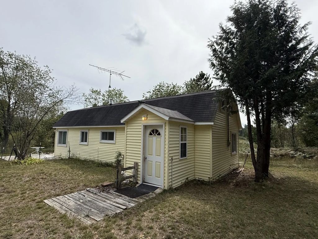 10948 Beaver Pond Drive, Frederic