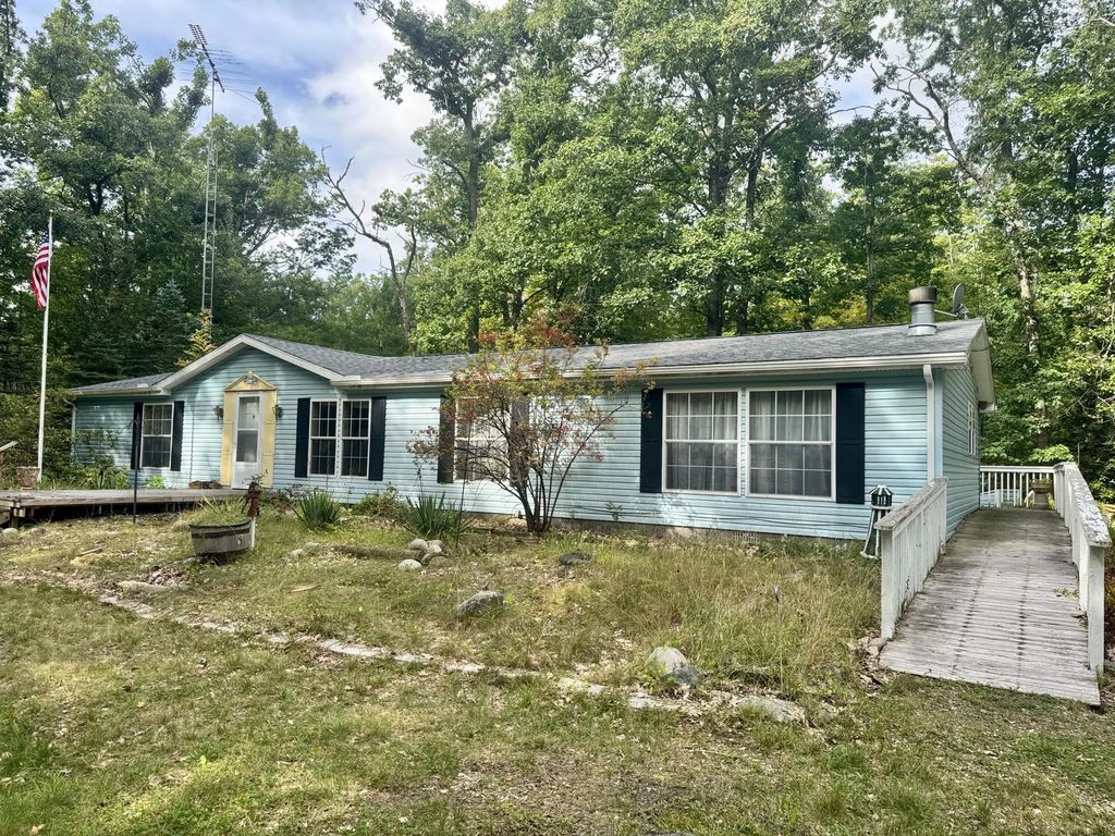 5327 Tote Road, Comins