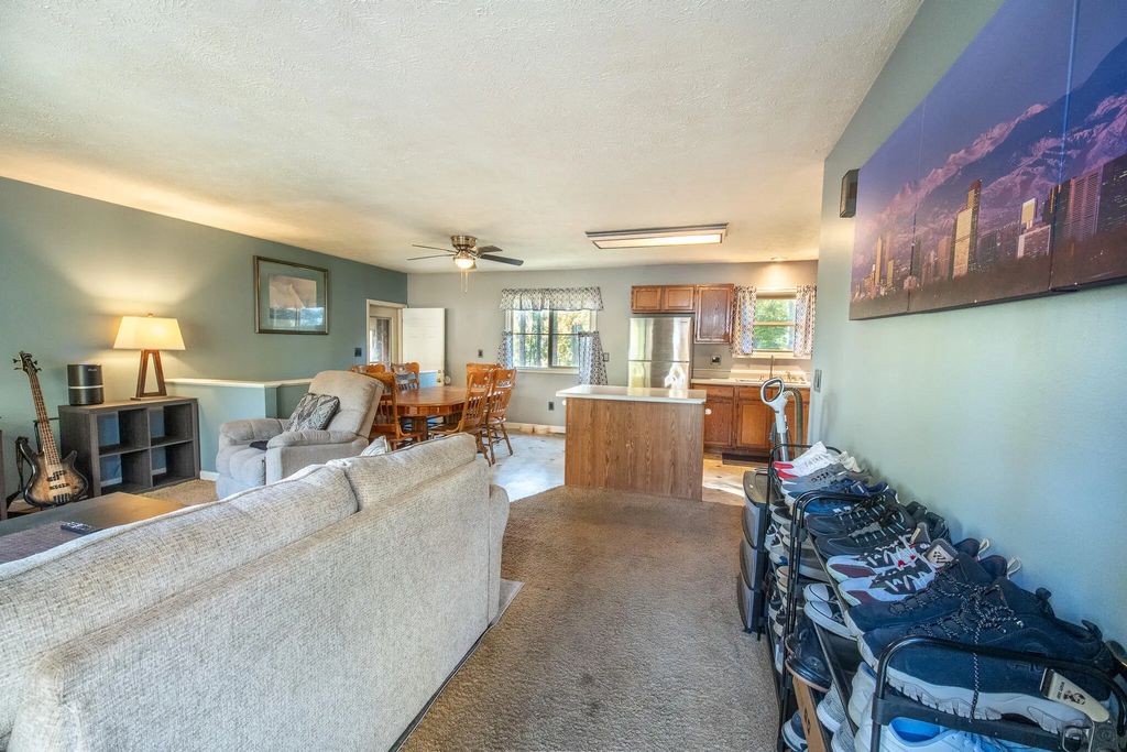 1425 S Mapleleaf Drive, Gaylord
