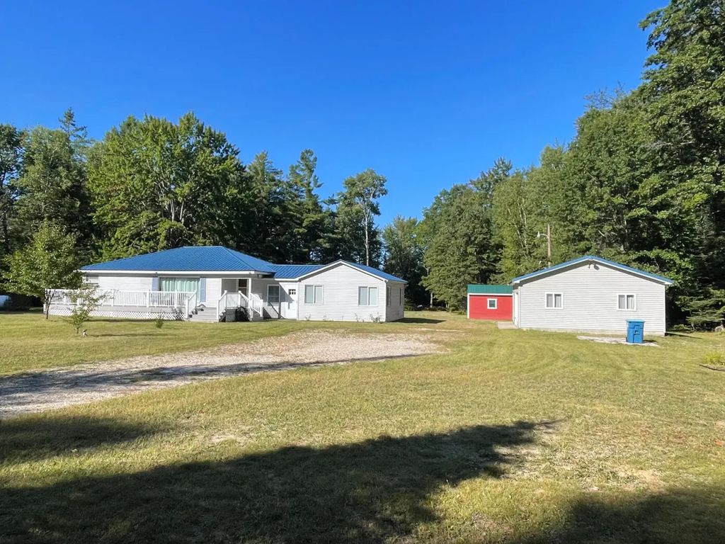 1191 N Roscommon Road, Roscommon
