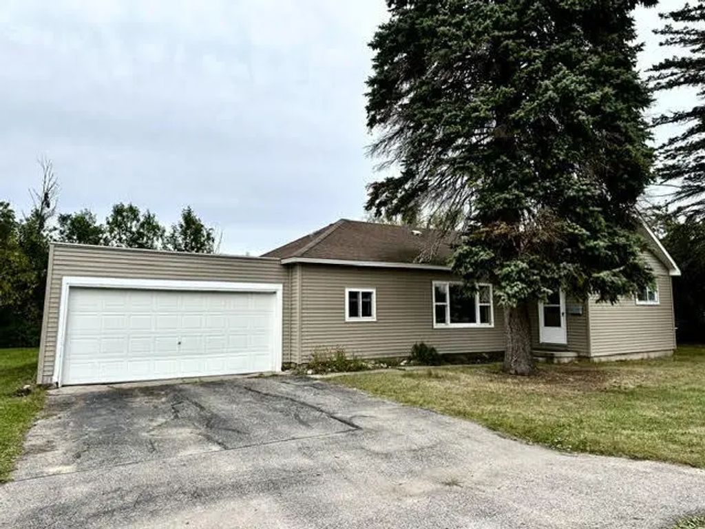 950 Locust Street, Cheboygan