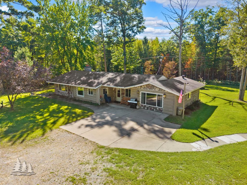 3070 S Mount Tom Road, Mio