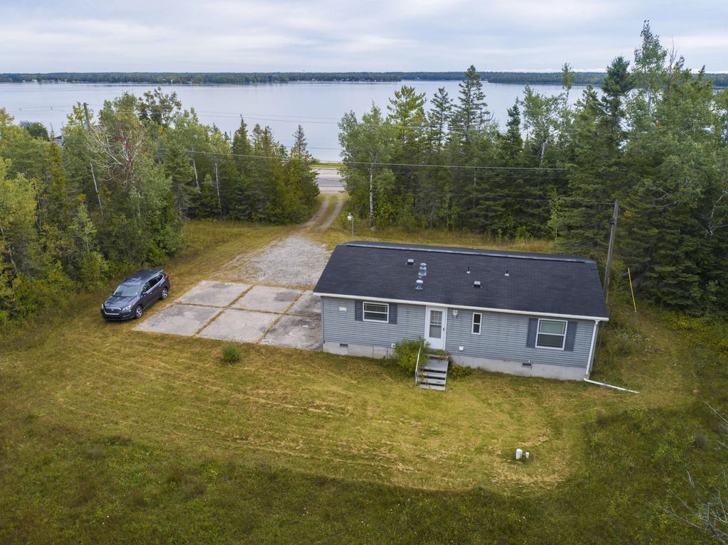 17510 U.s. 23, Presque Isle