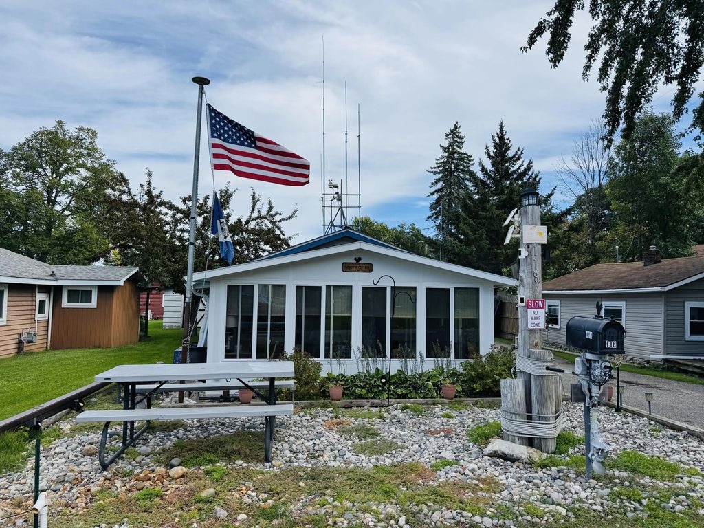 118 Jefferson Avenue, Houghton Lake