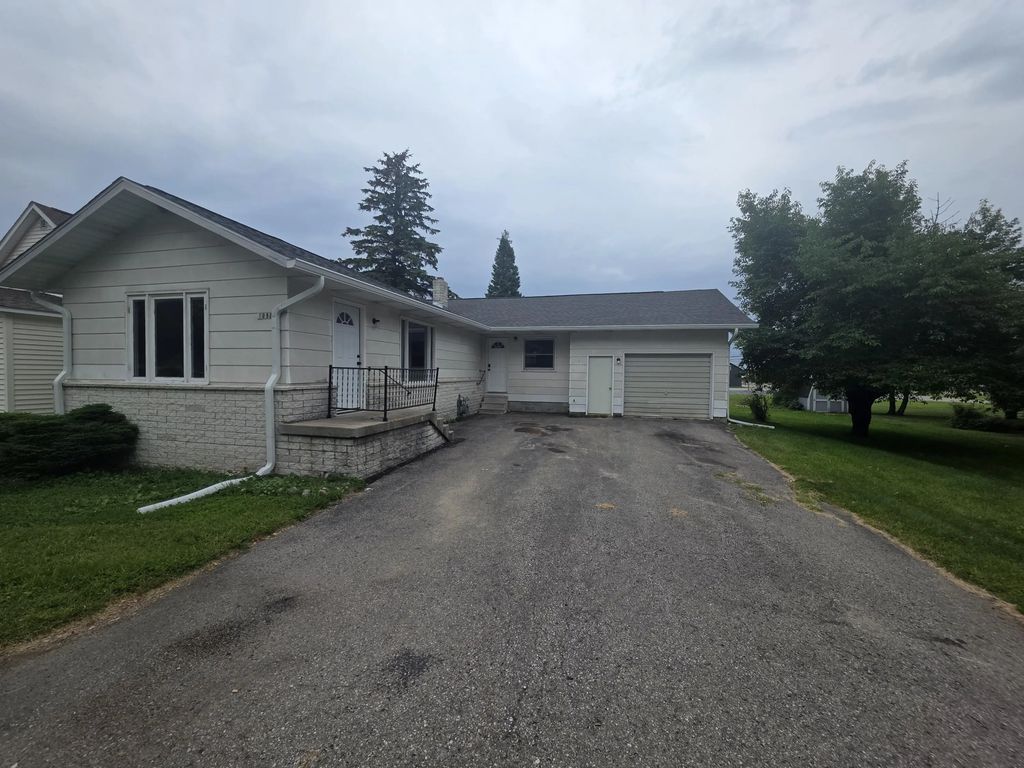 10901 Center Avenue, Posen