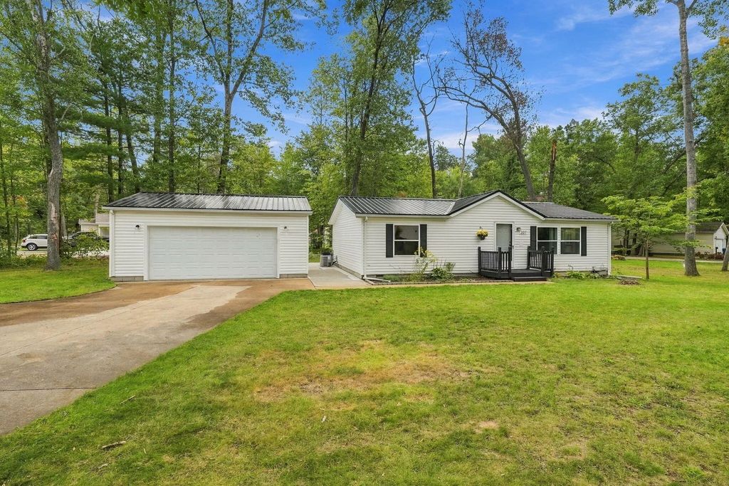 207 Forestville Drive, Houghton Lake