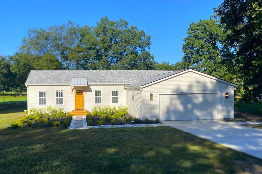4121 Redwood Road, Roscommon