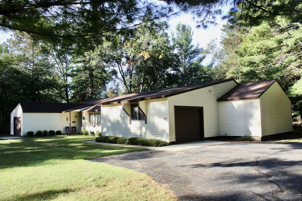 2204 Viking Way, Grayling