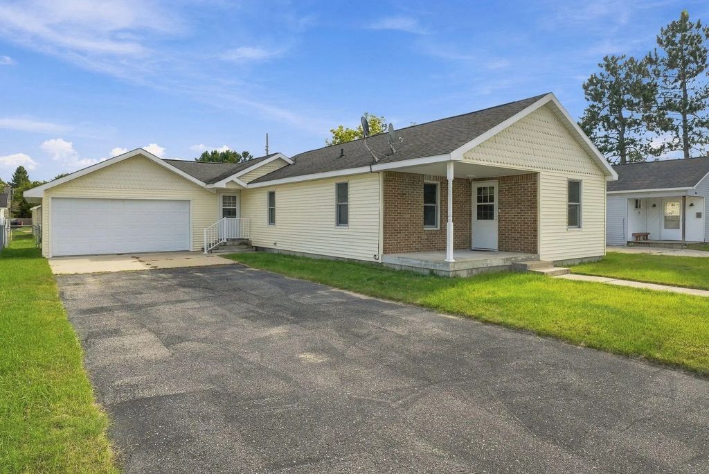 606 Erie Street, Grayling