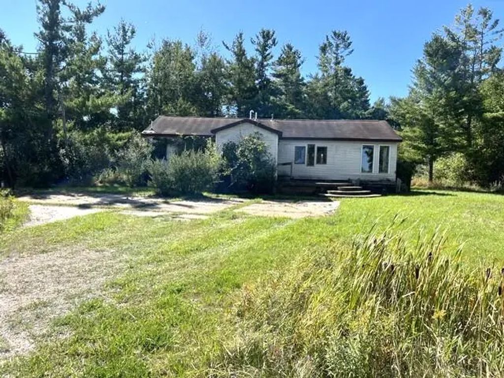 6359 S River Road, Cheboygan